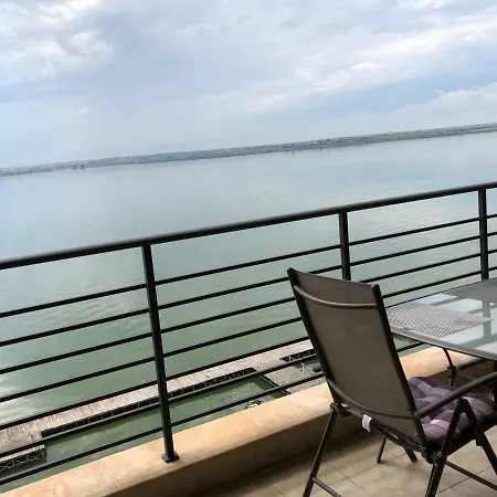 Apartment Deluxe *
